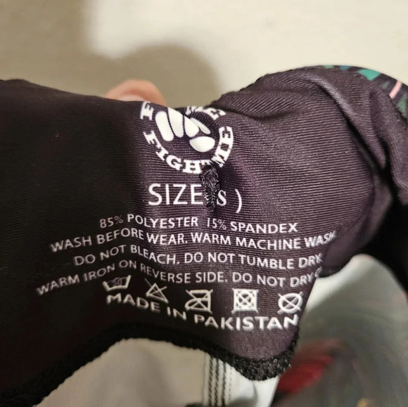 Feed Me Fight Me Feather Print Leggings - Picture 4 of 4